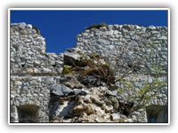 Die Burgruine Fort Claudia